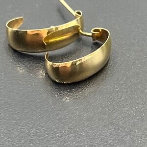 14K Yellow Gold Small
Hoop Huggie Earrings 16mm x 6mm 0.70g  Post & Latch Back